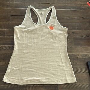 Women’s rabbit perf tank small